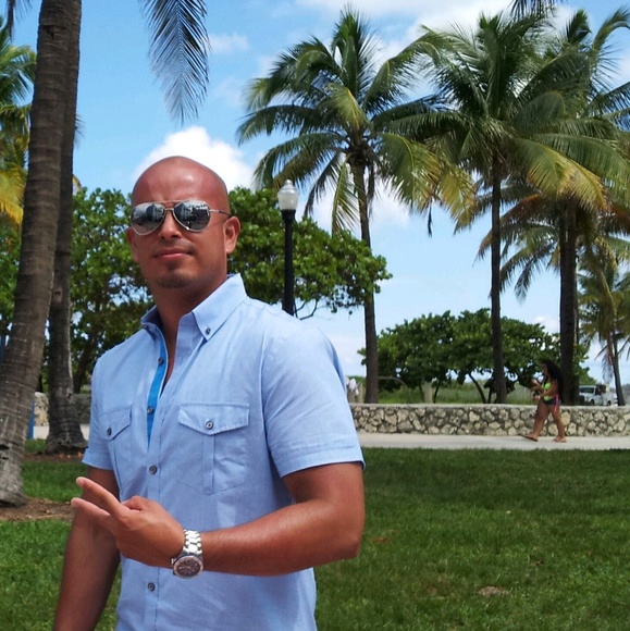 Meet your Posher, Javier - Picture 1 of 1